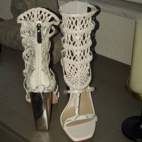 BCBG heels - Picture 4 of 5